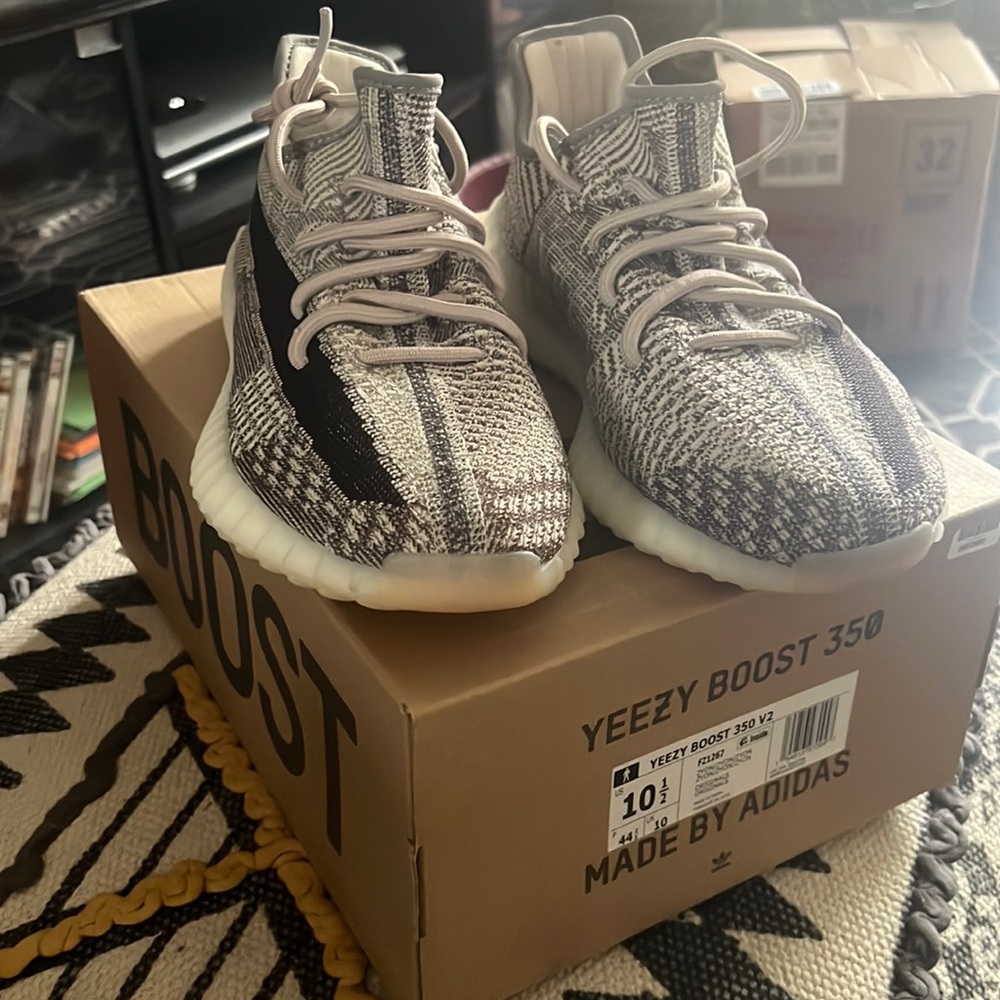 YEEZY BOOST 350 ZYON 10.5